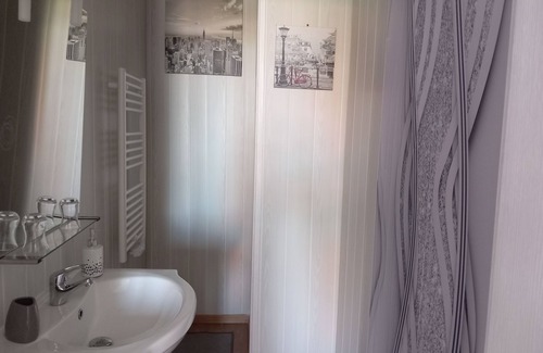 Saint-Laurent-des-Vignes House | 3-bedroom air-conditioned house with TV and 3 private bathrooms