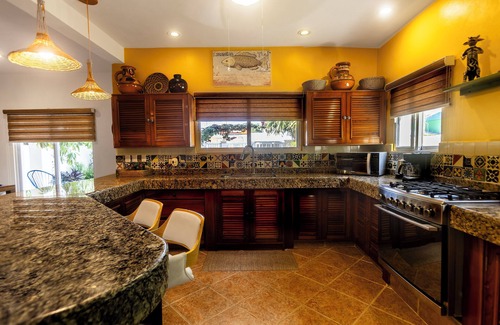Puerto Morelos House | 3-Bedrm Home, King Beds, 3Min Walk to Beach, Rooftop Terrace & Pool, Restaurants