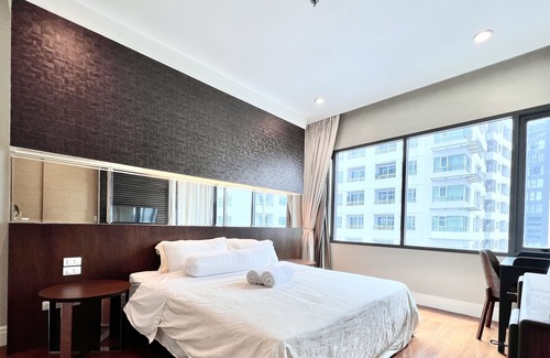 Khlong Tan Condo | 3 Bedroom Duplex Loft With 30 Foot Ceilings In Central Bangkok Near Emporium
