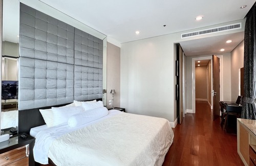 Khlong Tan Condo | 3 Bedroom Duplex Loft With 30 Foot Ceilings In Central Bangkok Near Emporium