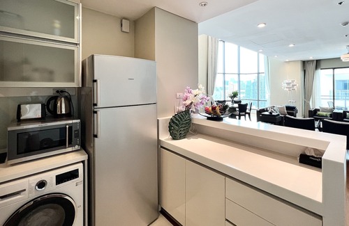 Khlong Tan Condo | 3 Bedroom Duplex Loft With 30 Foot Ceilings In Central Bangkok Near Emporium