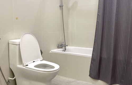 Ratchadaphisek Apartment | 3 Bedroom panoramic penthouse with kitchen