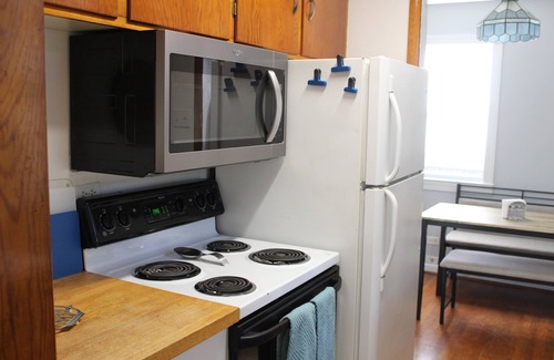 Locust Grove House | 3 Bedroom, 1 Bath, Full Kitchen with Laundry,