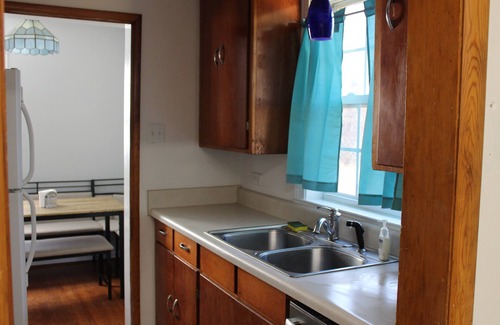 Locust Grove House | 3 Bedroom, 1 Bath, Full Kitchen with Laundry,