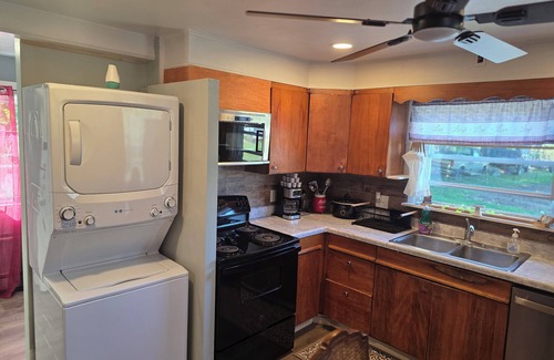 Manchester House | 3-bedroom 1 bath house in amazing Manchester with AC