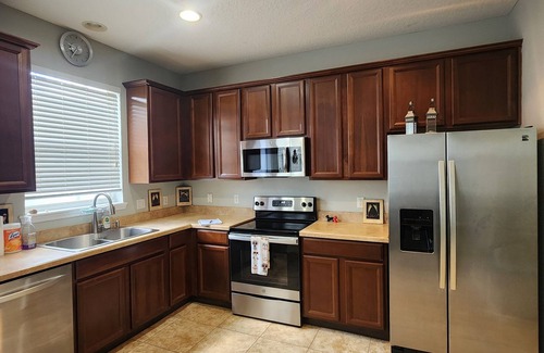 Southeast Orlando House | 3-bedroom, 2.5 bath townhome 5 minutes from the Orlando International Airport