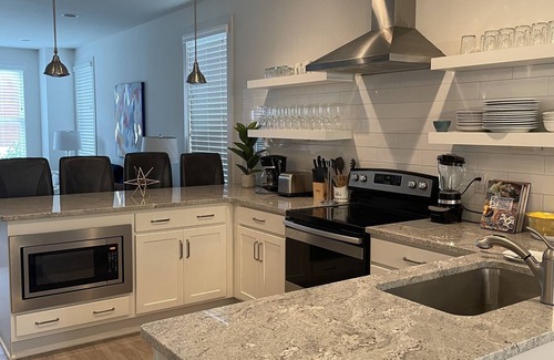 Radnor House | 3 bedroom 2.5 bath with free parking