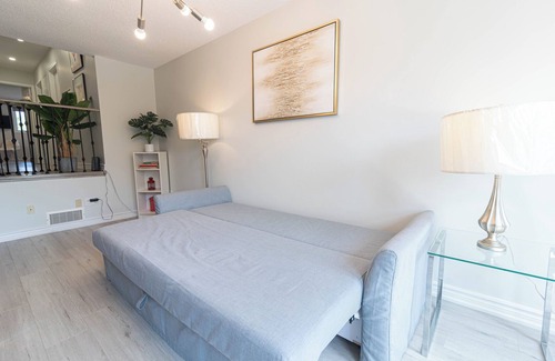 Clearview House | 3 Bedroom 2.5 Bathroom House with Pool Table, Swing, Outdoor BBQ & Gym