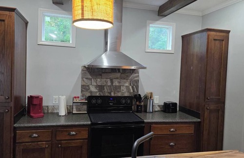 Negreet House | 3-bedroom 2 bath by the lake with Starlink Wifi, AC, and Roku TV in all rooms