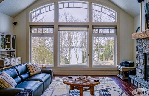 Muskoka Lakes Cottage | 3 bedroom, 2 bath cottage! Port Carling, Lake Rosseau! Shallow, Sandy Waterfront