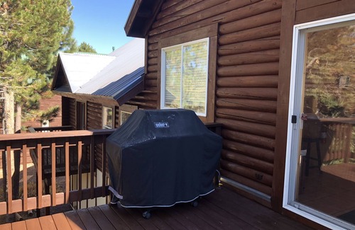 Truckee House | 3 bedroom, 2 bath Chalet- Walking distance to Tahoe Donner Ski Hill