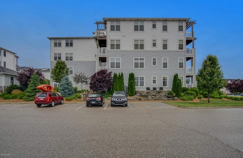 Ludington Condo | 3 Bedroom, 2 Bath Condo located in desirable Downtown Ludington!