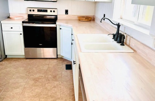 Kitty Hawk Cottage | 3-bedroom 2 bath cottage-Walk to beach or golfnCourse.Hot Tub and outside shower