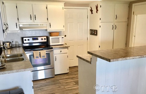 Fairhope House | 3 Bedroom/2 Bath Cottage with Pier on Mobile Bay. Two separate guest areas