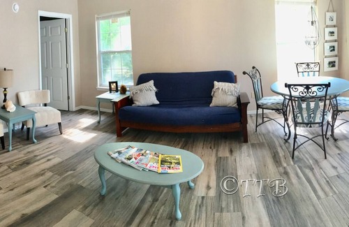 Fairhope House | 3 Bedroom/2 Bath Cottage with Pier on Mobile Bay. Two separate guest areas