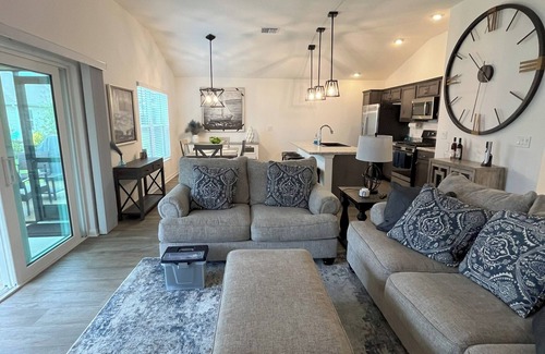Wildwood House | 3 BEDROOM 2 BATH DESIGNER in THE VILLAGES with 2-CAR Garage & ELECTRIC GOLF CART