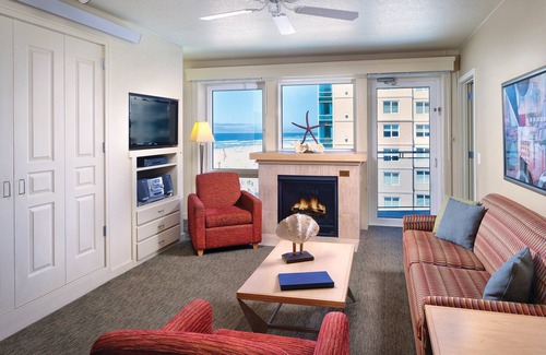 Seaside Condo | 3 bedroom 2 bath located right on beach!