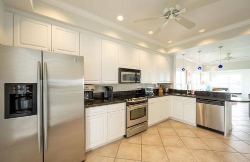 Key West Condo | 3 Bedroom 2 Bath Ocean view Condo with Full Kitchen, Covered Parking