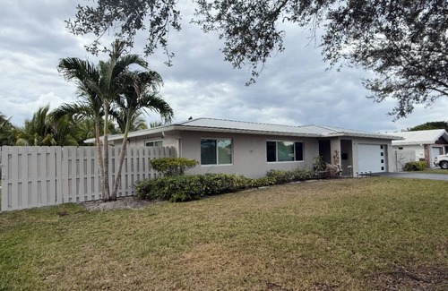 City Center House | 3 bedroom 2 bath Pool Home in Quiet Neighborhood