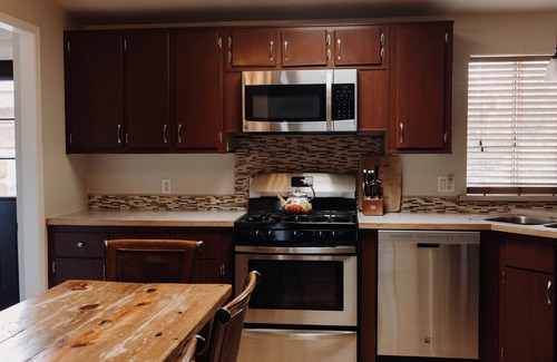 Williams House | 3 Bedroom, 2 Bath, Wifi, Tv, Wash And Dryer, Kitchen Stocked, Linens And Laundry