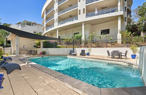 Trinity Beach Apartment | 3 Bedroom 2 Bathroom 2nd Floor Beachfront Meridien Apartment Trinity Beach