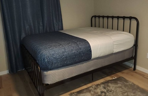 Yellowknife House | 3 bedroom, 2 bathroom across from Walmart, 5 minutes to the airport & hospital.