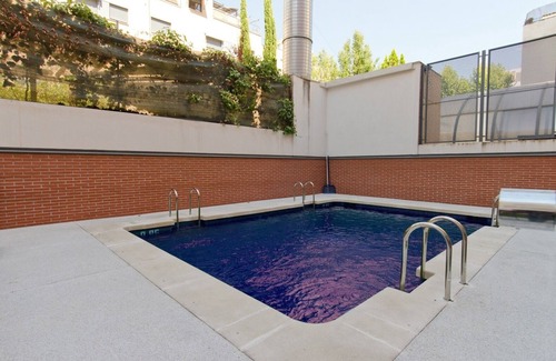 Adelfas Apartment | 3 bedroom 2 bathroom apartment wih pool in Atocha