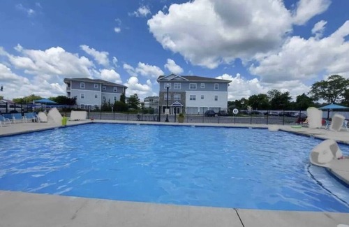 Lewes Condo | 3 Bedroom, 2 Bathroom Lewes Condo with Pool: Walking distance to Nassau Vineyard