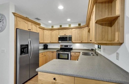 San Carlos Park House | 3 Bedroom 2 Bathroom Pool & Outdoor Kitchen