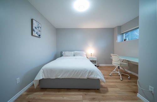Guildford Bed & Breakfast | 3 Bedroom 2 Baths & Parking Great Vancouver