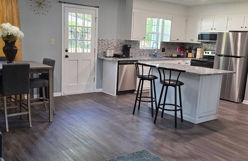 Perry House | 3-bedroom/2 full bath house in Perry, Ga with all the amenities, and hospitality