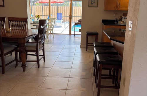 Gulf Gate Woods House | 3 Bedroom 2 Full Bath House near Siesta Key Beach
