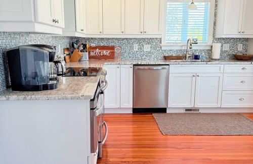 Wrightsville Beach House | 3 Bedroom-2 Bath-Sleeps 6-Midlevel Beach Retreat in Wrightsville Beach, NC