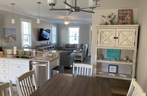 Atlantic Beach House | 3 bedroom, 3 1/2 bath townhome located poolside with ocean view/access