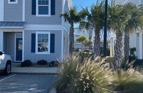 Atlantic Beach House | 3 bedroom, 3 1/2 bath townhome located poolside with ocean view/access