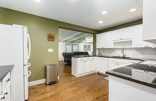 Lakeland House | 3 Bedroom, 3 Bath ~ Centered between Disney and Gulf-side white sand beaches