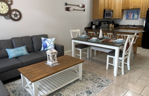 Gulfport House | 3 Bedroom 3 bath Townhouse! 5 MINUTE WALK TO THE BEACH! SNOWBIRDS WELCOME!