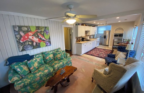 North Carolina Coast Cottage | 3-Bedroom 3 Bath Beach Cottage in Carolina Beach Paws Welcome 2 Blocks to Ocean