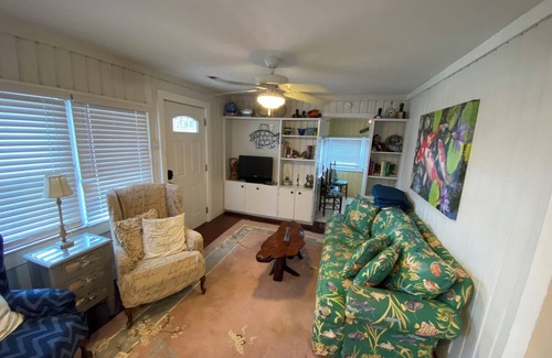 North Carolina Coast Cottage | 3-Bedroom 3 Bath Beach Cottage in Carolina Beach Paws Welcome 2 Blocks to Ocean