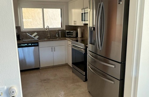 Indian Canyon Condo | 3-bedroom/3-Bathroom condo in amazing Palm Springs with mountain views!