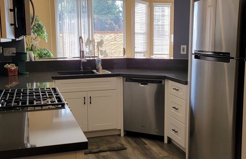 Tustin House | 3 bedroom + 3 full bathroom modern home in Tustin/Irvine. 15 MINUTES TO DISNEY