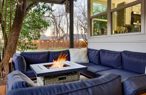 Franklin Park House | 3 Bedroom, 5 Beds, Pet-Friendly South Austin Large Backyard