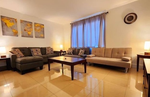Riverside Park Apartment | 3 Bedroom 675438 by Houzlet