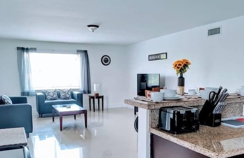 Riverside Park Apartment | 3 Bedroom 675438 by Houzlet