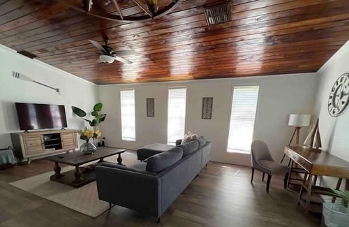 Highpoint Apartment | 3 Bedroom 698711 by Houzlet