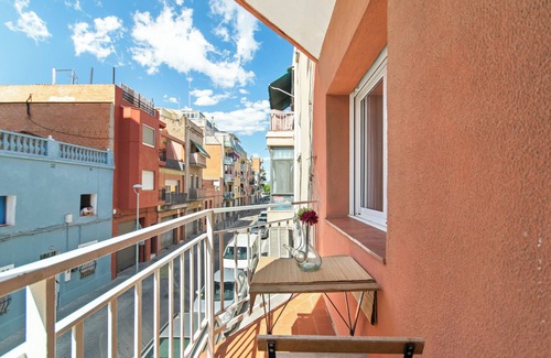 Sant Adria de Besos Apartment | 3 bedroom apartment 15' from Barcelona center and 8' walking from the beach