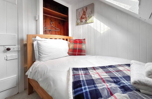 Brodick Cottage | 3 bedroom accommodation in Invercloy, Brodick