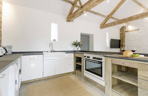 Coed-Y-Paen Cottage | 3 bedroom accommodation in near Llangybi