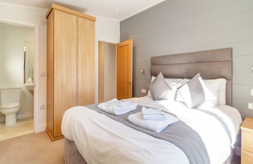 Woolverstone Cabin | 3 bedroom accommodation in Woolverstone, Ipswich
