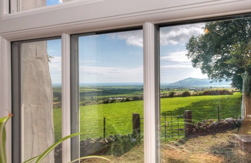 Garn Fadryn Cottage | 3 bedroom accommodation in Llaniestyn, near Abersoch